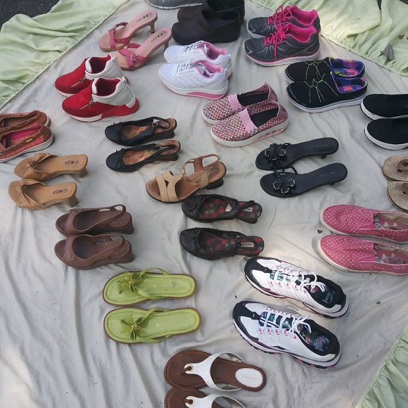 Designer shoes most comfortable...coach ..liz claa - Picture 2 of 2